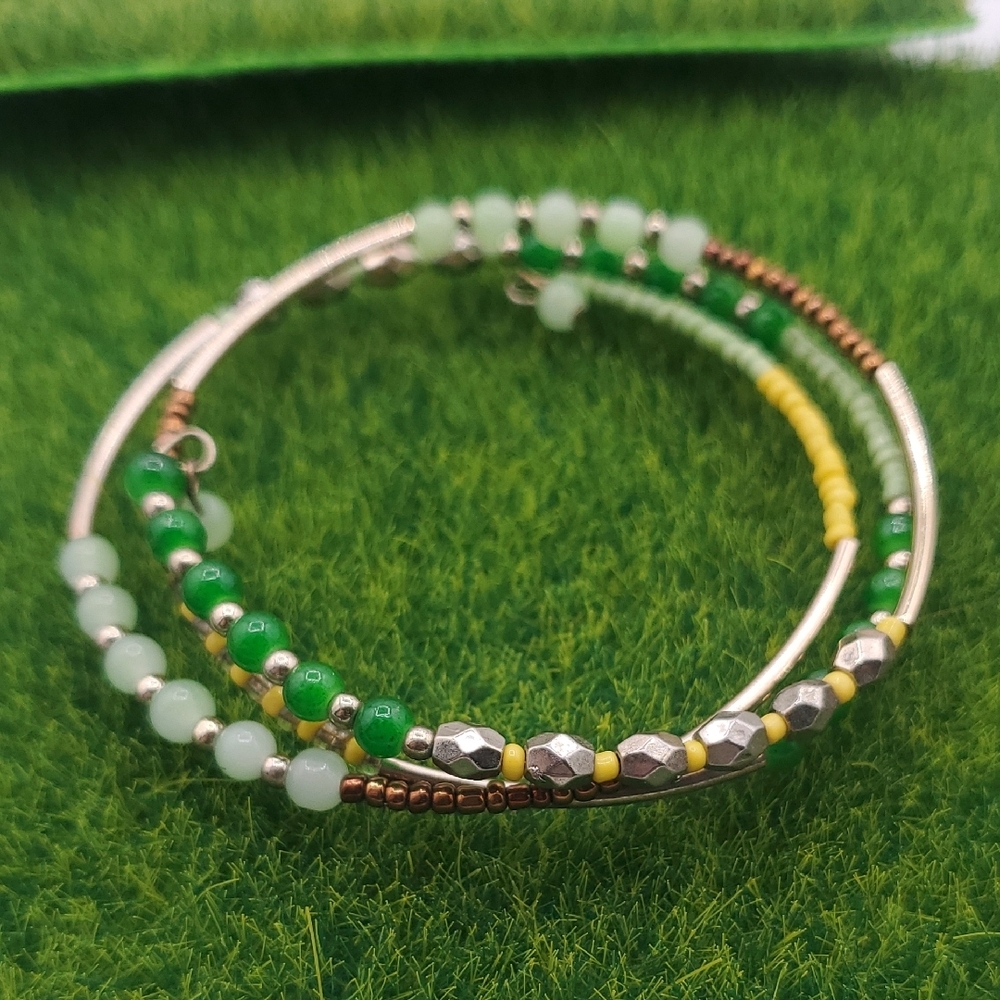 Pear Green Glitz Beaded Wire Wrap Bracelet B3030 1990s Y2k